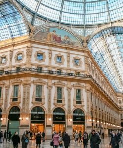 Guided architectural walkthroughs of architectural marvels